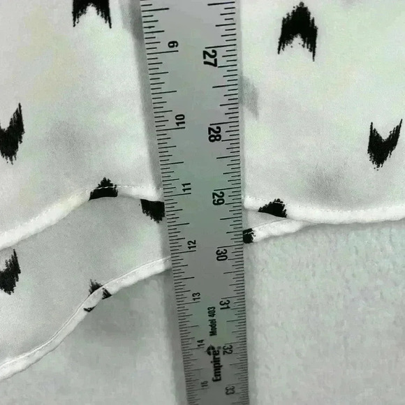 Torrid Women’s Blouse Sz 18-20 White/Black Flutter Sleeves - Picture 7 of 7